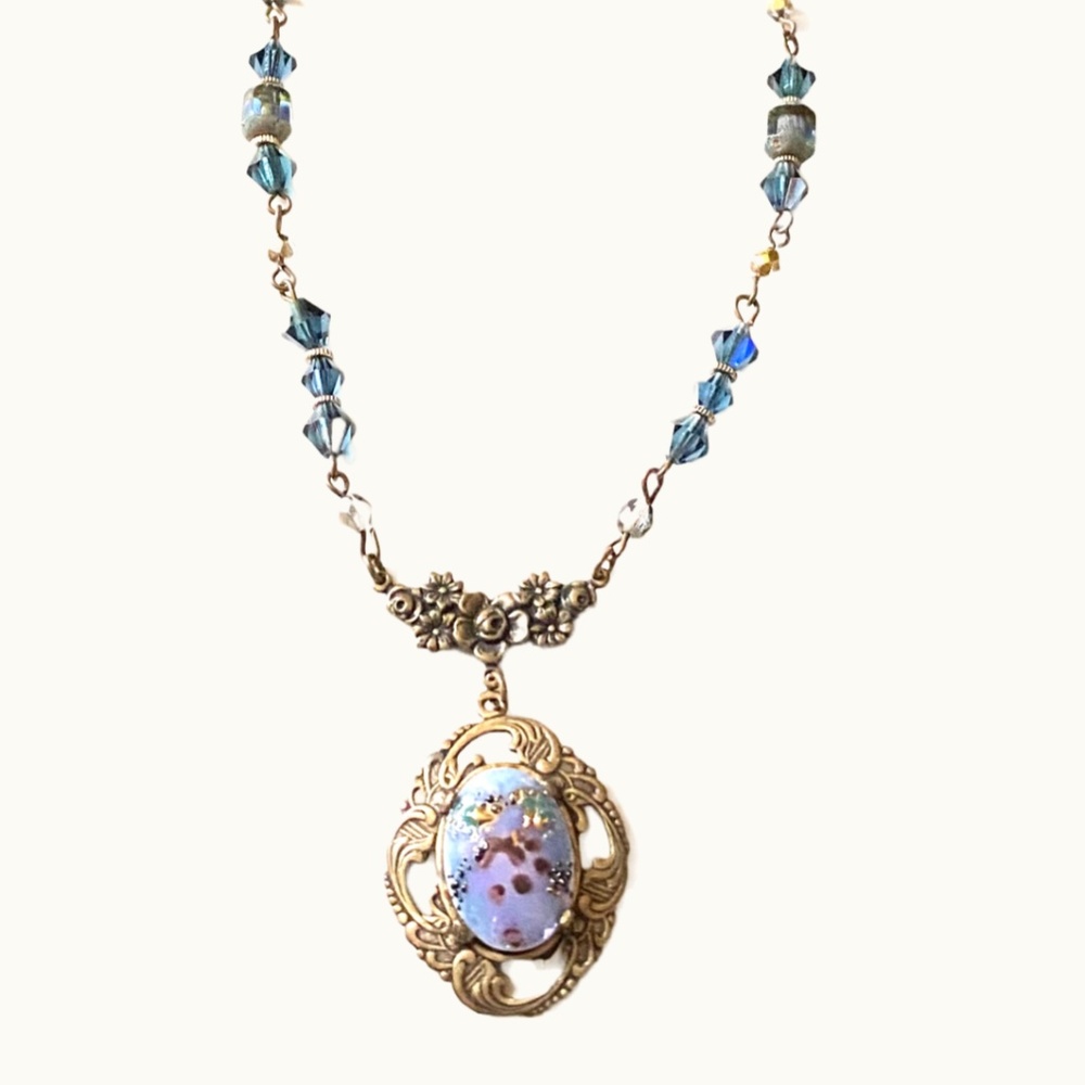 Vintage Style Gold Tone Necklace With Pendant & Beaded Chain